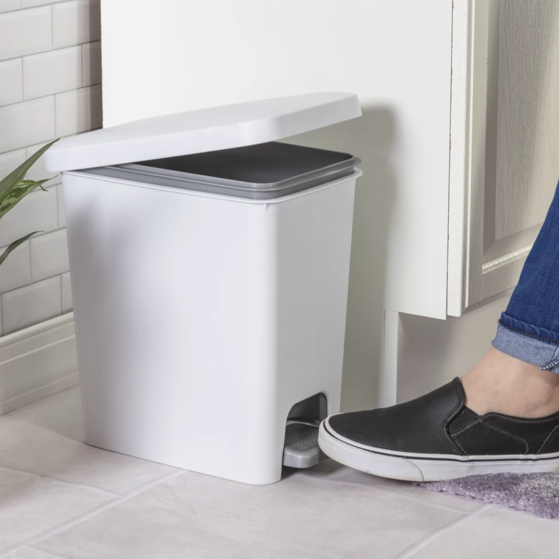 Sterilite 1061 2.7 Gallon / 10.2 Liter Rectangular StepOn Wastebasket – Black / White with Titanium Pedal - Image 10