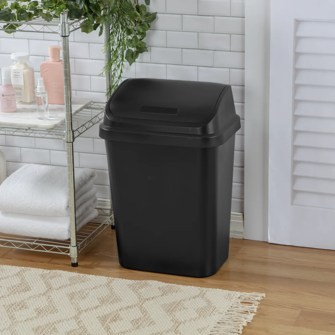 Sterilite 1066 7.8 Gallon / 30 Liter SwingTop Wastebasket – White / Black - Image 11