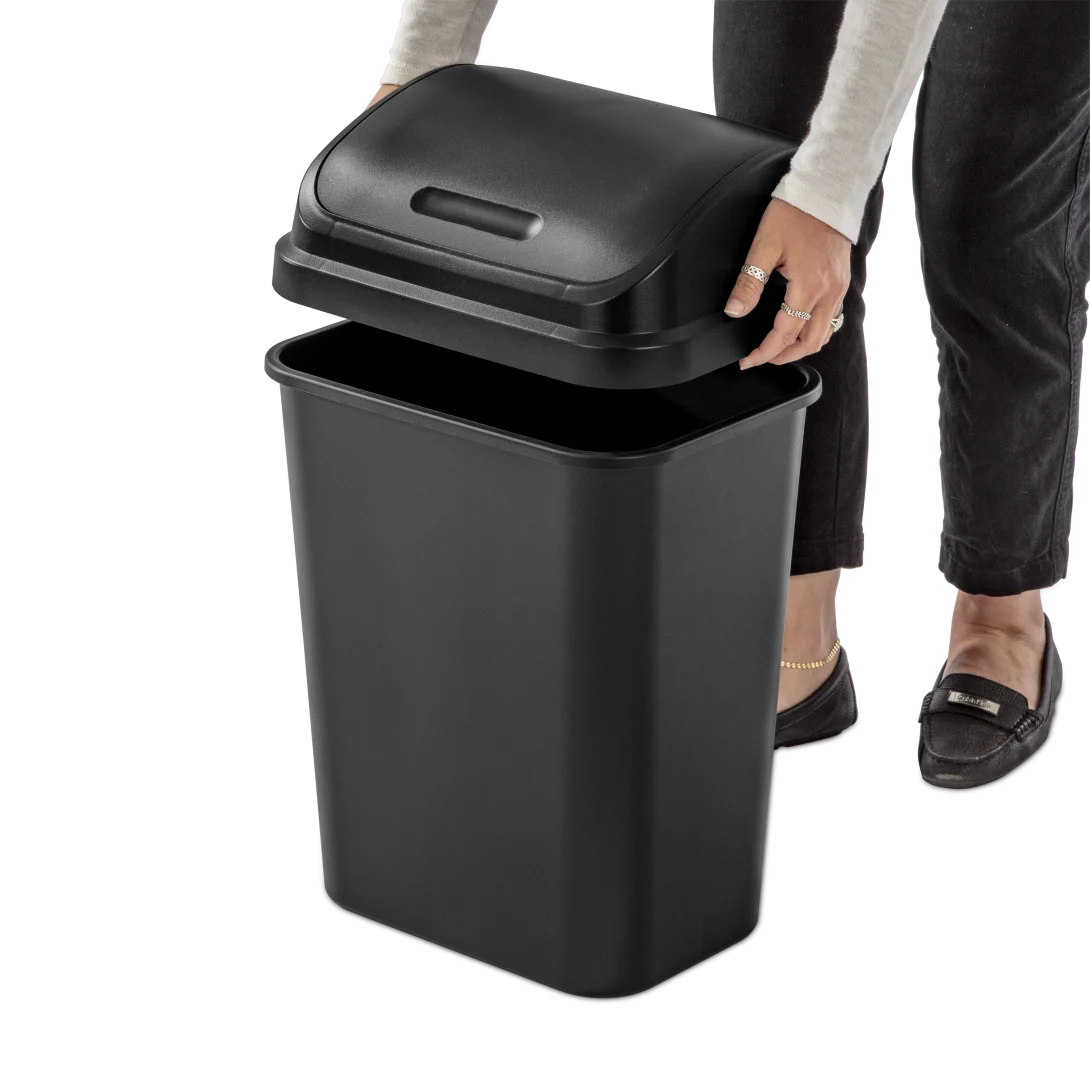 Sterilite 1066 7.8 Gallon / 30 Liter SwingTop Wastebasket – White / Black - Image 15