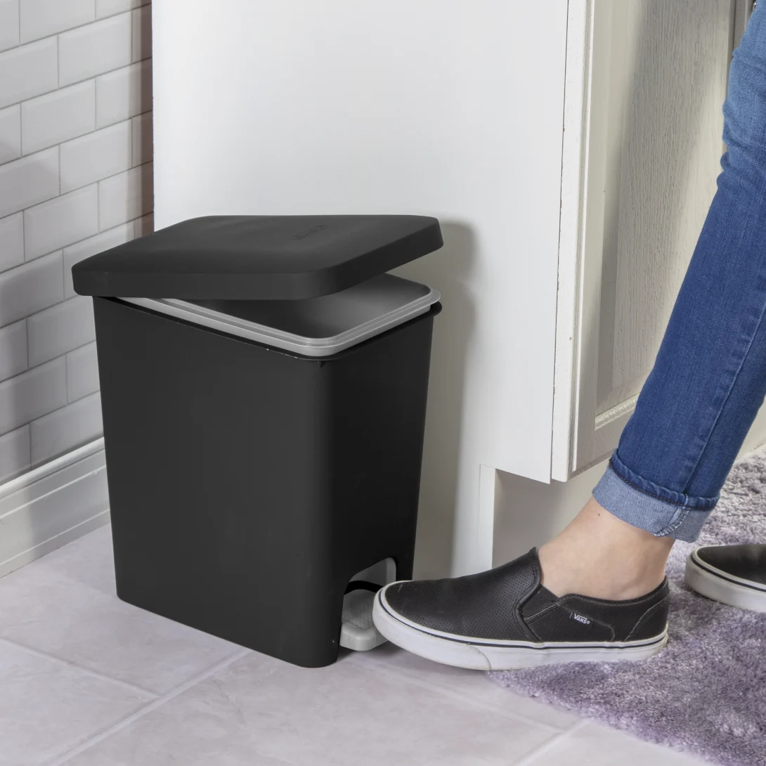 Sterilite 1061 2.7 Gallon / 10.2 Liter Rectangular StepOn Wastebasket – Black / White with Titanium Pedal - Image 3
