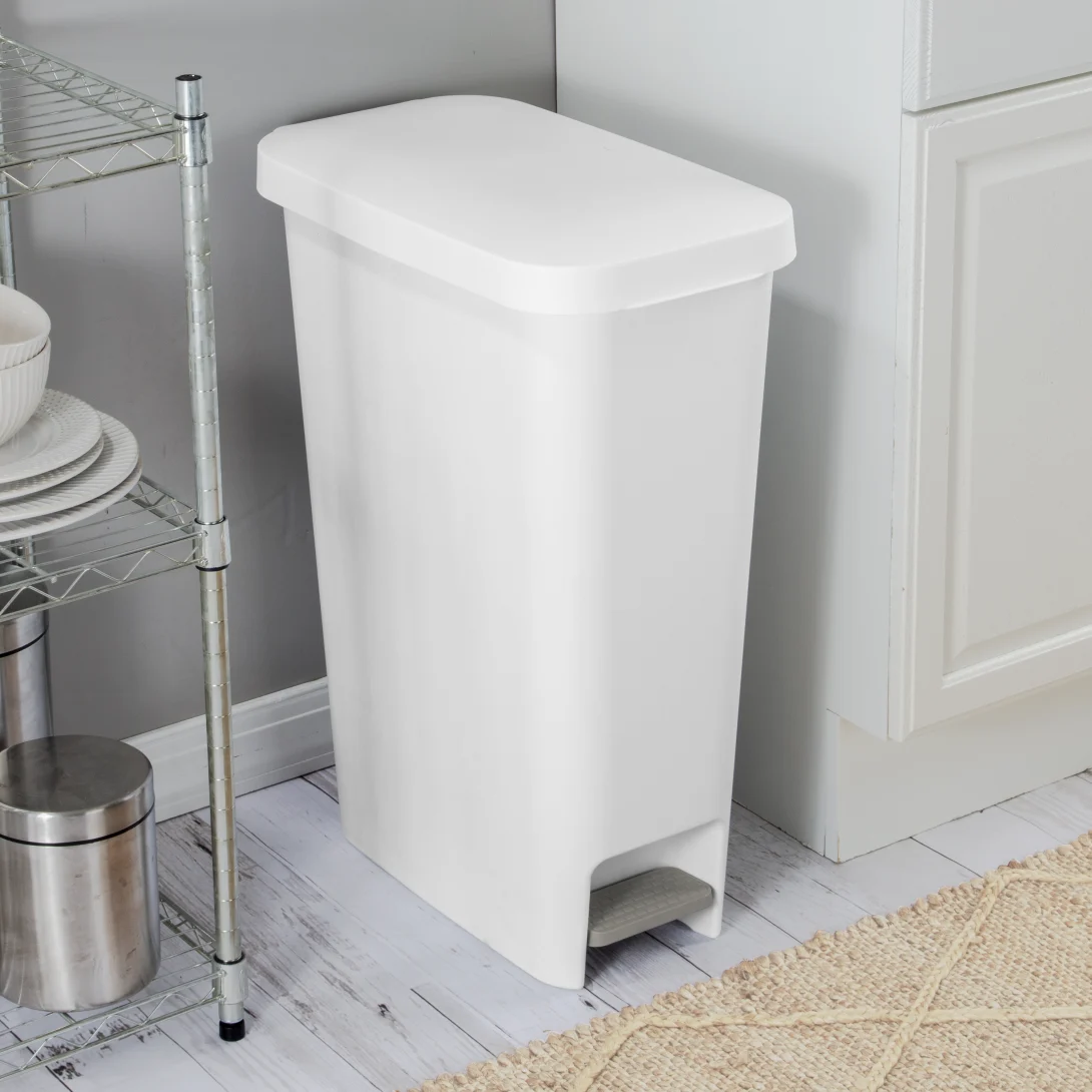 Sterilite 1058 11 Gallon / 42 Liter Slim StepOn Wastebasket – White with Titanium Pedal - Image 4