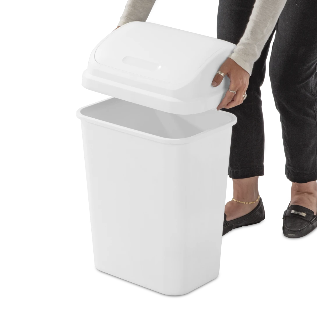 Sterilite 1066 7.8 Gallon / 30 Liter SwingTop Wastebasket – White / Black - Image 7