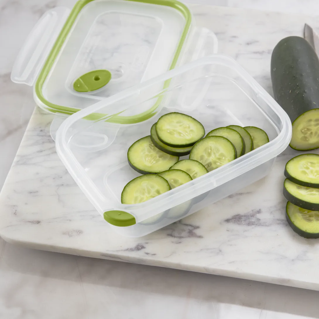 Sterilite 0311 Ultra•Seal™ 3.1 Cup Rectangular Food Storage Container – Clear with Green Accents - Image 4