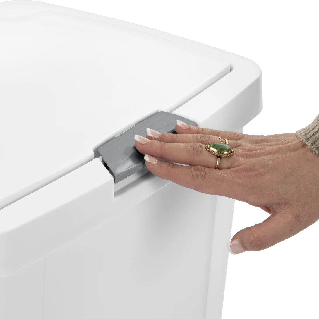 Sterilite 1045 13 Gallon / 49 Liter TouchTop Wastebasket – White / Black with Titanium Latch - Image 7