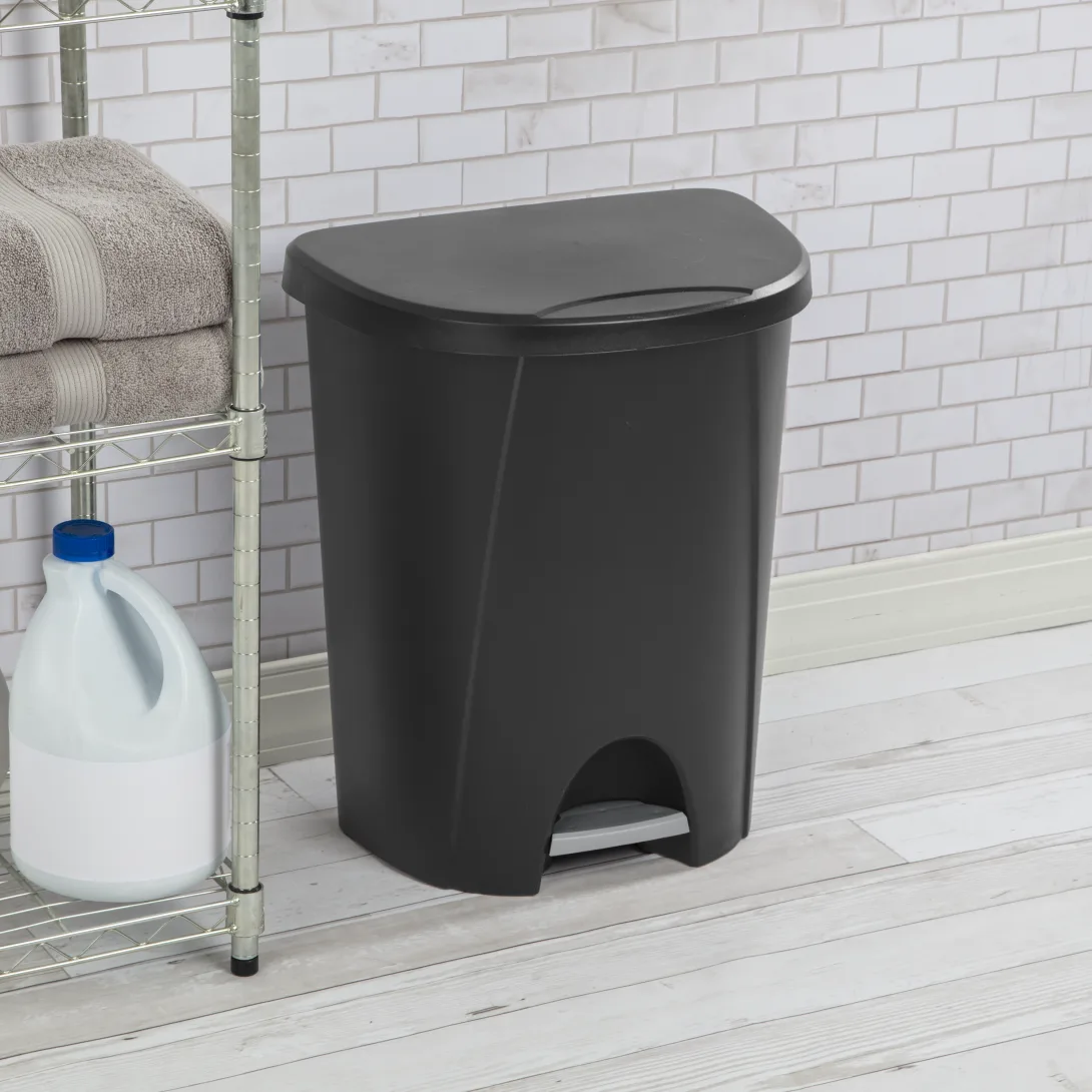 Sterilite 1094 6.6 Gallon / 25 Liter StepOn Wastebasket – White / Black with Titanium Pedal - Image 11