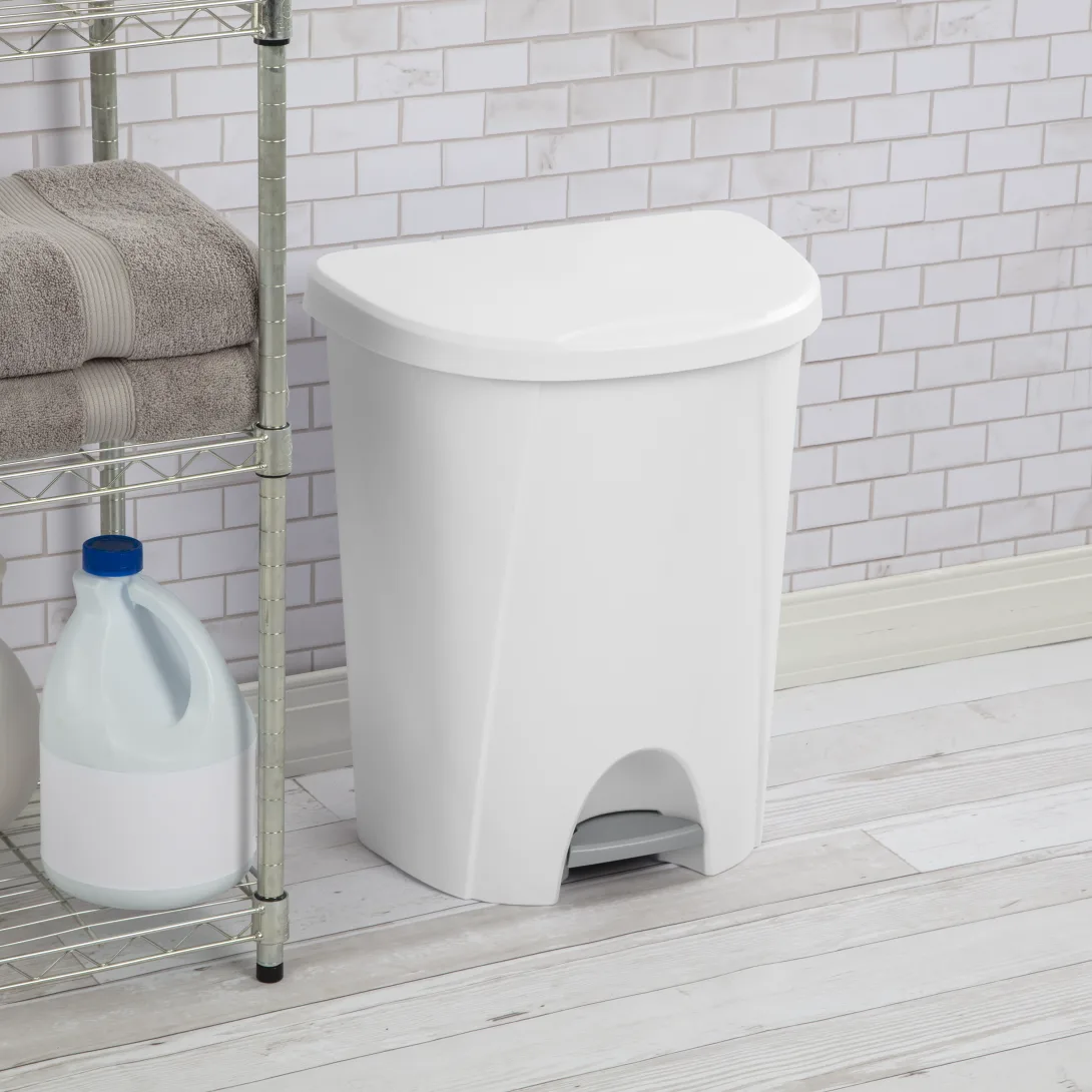 Sterilite 1094 6.6 Gallon / 25 Liter StepOn Wastebasket – White / Black with Titanium Pedal - Image 4