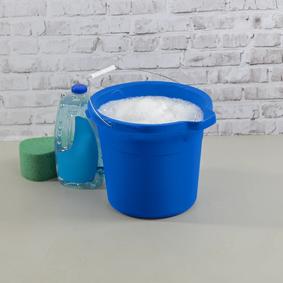 Sterilite 1123 12 Quart / 11.4 Liter Spout Pail β Blue Morpho with Wire Handle & White Grip - Image 4