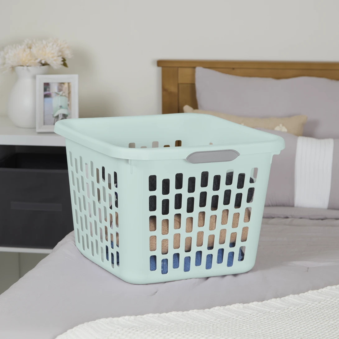 Sterilite 1204 1.5 Bushel / 53 Liter Ultra Laundry Basket – Mindful Mint / White - Image 5